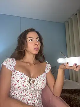 Snapshot of RouseColins chatting on 01.07.25 RouseColins online show from 01.07.25