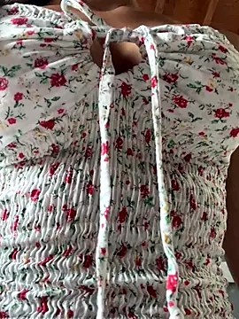 Snapshot of RouseColins chatting on 09.08.25 RouseColins online show from 09.08.25