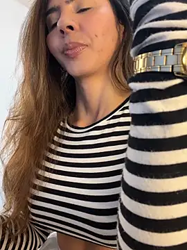 Snapshot of RouseColins chatting on 09.12.25 RouseColins online show from 09.12.25