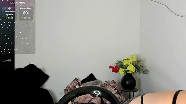 Snapshot of alissondomitt chatting on 09.29.25 alissondomitt online show from 09.29.25