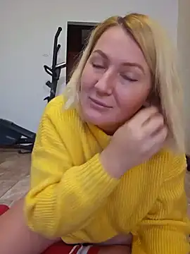 Snapshot of Marushka chatting on 12.10.24 Marushka online show from 12.10.24