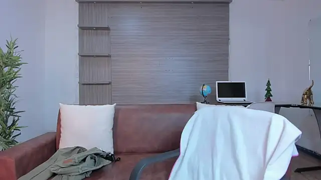 miataylorr1 online show from 12.21.24