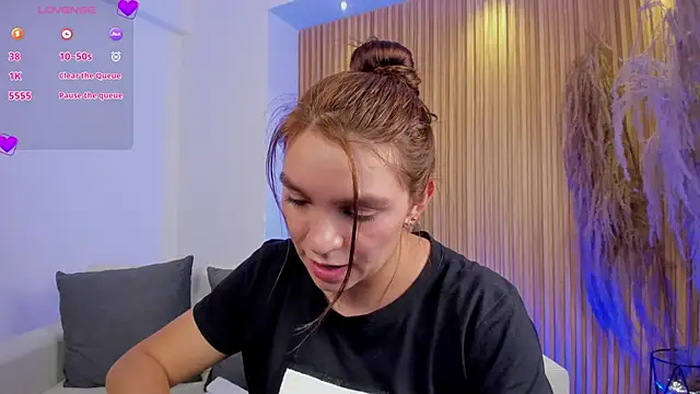 miataylorr1 online show from 02.27.25