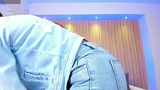 miataylorr1 online show from 03.10.25