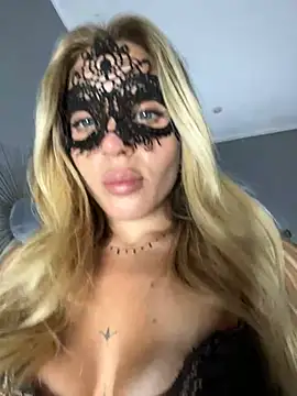 Snapshot of Alba_bianca chatting on 12.22.24 Alba bianca online show from 12.22.24