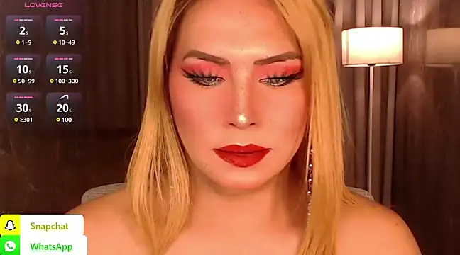 Snapshot of QUEEN_GIAMOORE69 chatting on 01.31.25 QUEEN GIAMOORE69 online show from 01.31.25