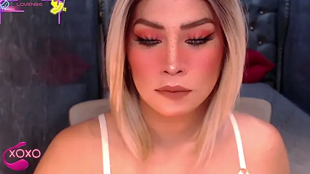 Snapshot of QUEEN_GIAMOORE69 chatting on 09.24.25 QUEEN GIAMOORE69 online show from 09.24.25