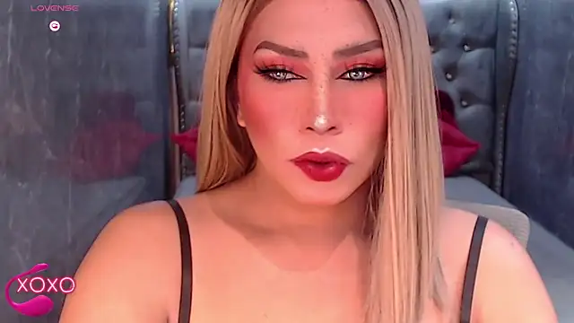 Snapshot of QUEEN_GIAMOORE69 chatting on 09.28.25 QUEEN GIAMOORE69 online show from 09.28.25