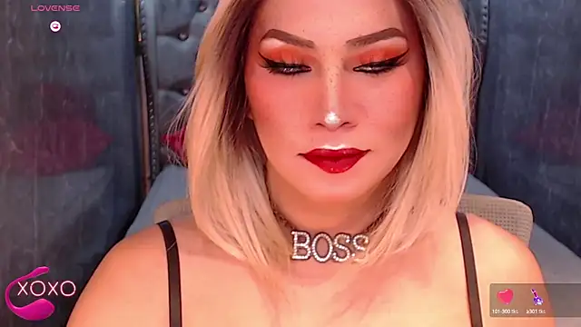 Snapshot of QUEEN_GIAMOORE69 chatting on 10.02.25 QUEEN GIAMOORE69 online show from 10.02.25