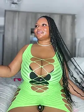 Hyra Ari online show from 12.16.25