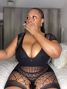 Snapshot of Hyra_Ari chatting on 02.07.26 Hyra Ari online show from 02.07.26