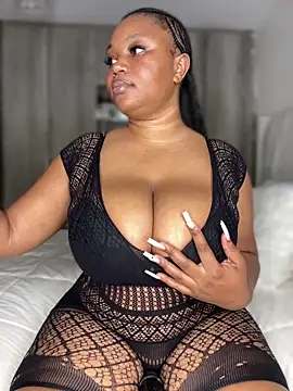 Snapshot of Hyra_Ari chatting on 02.08.26 Hyra Ari online show from 02.08.26