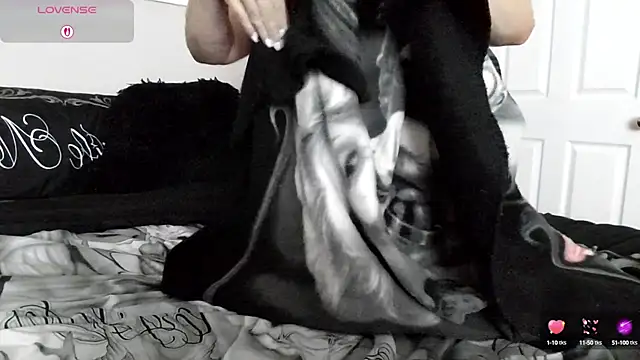 julimonroe online show from 09.17.25