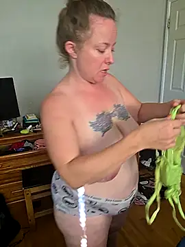 julimonroe online show from 10.08.25