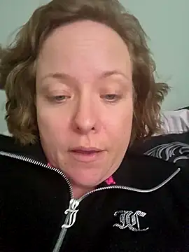 Snapshot of julimonroe chatting on 04.30.26 julimonroe online show from 04.30.26