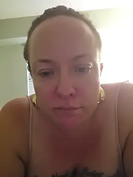 Snapshot of julimonroe chatting on 06.30.26 julimonroe online show from 06.30.26