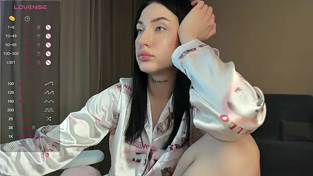 JenniferQueen11 online show from 01.12.25