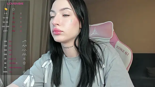 JenniferQueen11 online show from 01.17.25