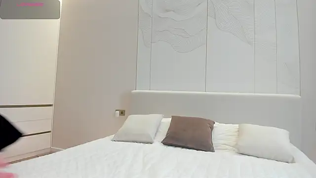 JenniferQueen11 online show from 03.15.26