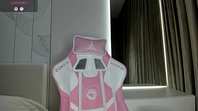 JenniferQueen11 online show from 04.15.26