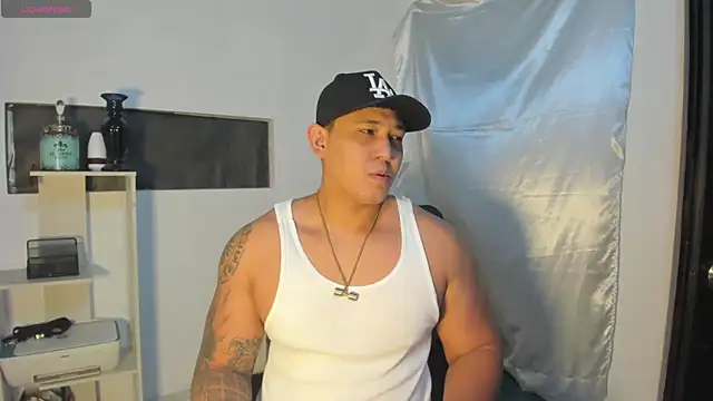 Snapshot of Colton_Massif chatting on 12.21.24 Colton Massif online show from 12.21.24