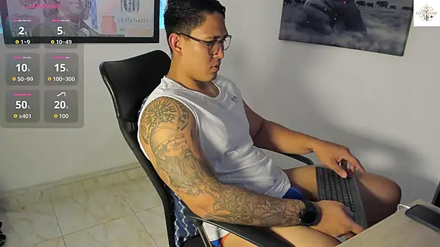 Snapshot of Colton_Massif chatting on 10.22.25 Colton Massif online show from 10.22.25