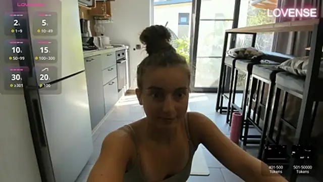 Snapshot of ElizSweet chatting on 04.15.26 ElizSweet online show from 04.15.26