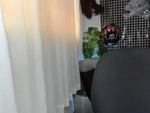 lorenitabella online show from 10.31.25