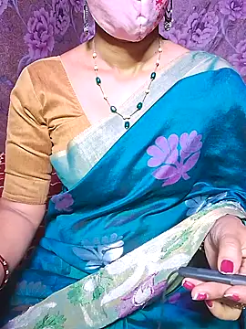 Snapshot of XBHUUME chatting on 03.04.25 XBHUUME online show from 03.04.25