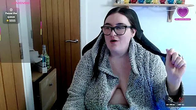 Snapshot of Rebecca_Summer chatting on 04.23.26 Rebecca Summer online show from 04.23.26