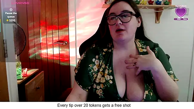 Snapshot of Rebecca_Summer chatting on 05.03.26 Rebecca Summer online show from 05.03.26