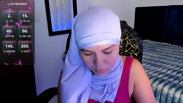 Snapshot of MatchedEyebrow chatting on 06.11.26 MatchedEyebrow online show from 06.11.26