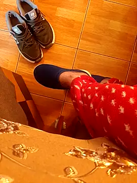 Snapshot of feet_toes chatting on 10.31.25 feet toes online show from 10.31.25