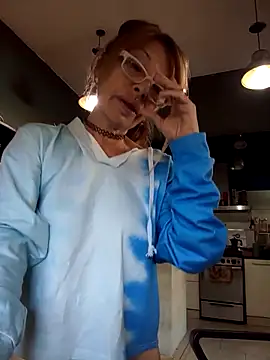 Snapshot of FrozenWaffle chatting on 05.02.26 FrozenWaffle online show from 05.02.26
