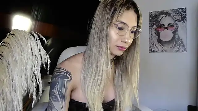 saraplayboy96 online show from 10.28.25