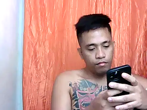 Snapshot of Thyler08 chatting on 12.25.24 Thyler08 online show from 12.25.24