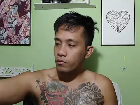 Snapshot of Thyler08 chatting on 10.29.25 Thyler08 online show from 10.29.25