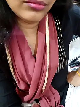 Snapshot of Diya_143 chatting on 03.18.25 Diya 143 online show from 03.18.25