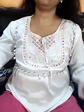 Snapshot of Diya_143 chatting on 10.08.25 Diya 143 online show from 10.08.25