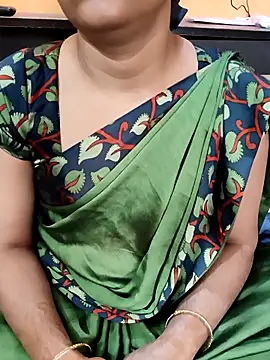 Snapshot of Diya_143 chatting on 10.10.25 Diya 143 online show from 10.10.25