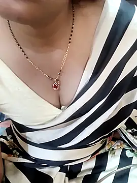 Snapshot of Diya_143 chatting on 10.17.25 Diya 143 online show from 10.17.25