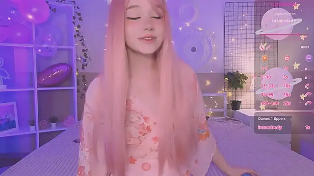 Snapshot of IrmaBell chatting on 12.12.24 IrmaBell online show from 12.12.24