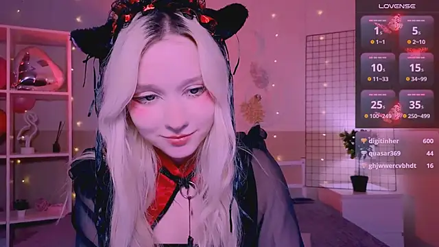 Snapshot of IrmaBell chatting on 03.16.25 IrmaBell online show from 03.16.25