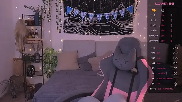 Snapshot of IrmaBell chatting on 10.09.25 IrmaBell online show from 10.09.25