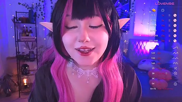 Snapshot of IrmaBell chatting on 10.29.25 IrmaBell online show from 10.29.25