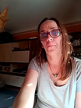 Dettybitch40 online show from 09.13.25