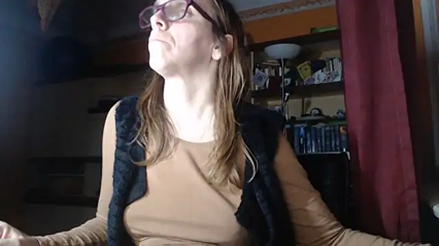 Dettybitch40 online show from 10.31.25