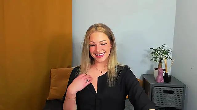 LilyBlondee online show from 03.22.25