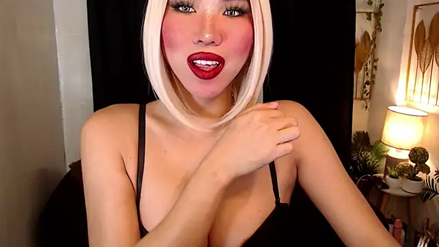 Snapshot of sahara_ts chatting on 02.05.25 sahara ts online show from 02.05.25