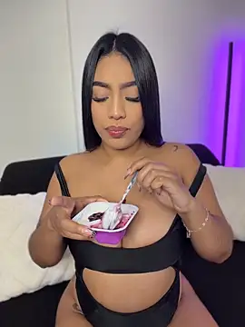 Sara mocca  online show from 04.15.26